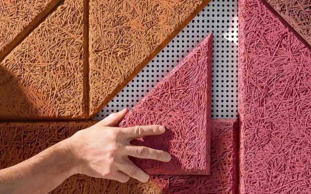 فوم آکوستیک هرمی برای کاهش پژواک و صدا در اتاق پادکست